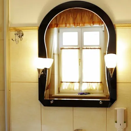 Готель Mini-hotel Under The Roof Львів