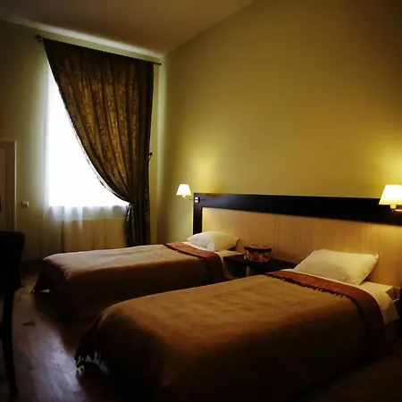 Mini-hotel Under The Roof Готель *