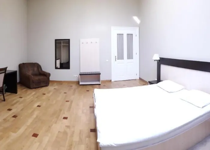 호텔 Mini-hotel Under The Roof *