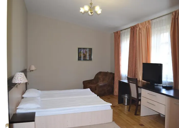 호텔 Mini-hotel Under The Roof