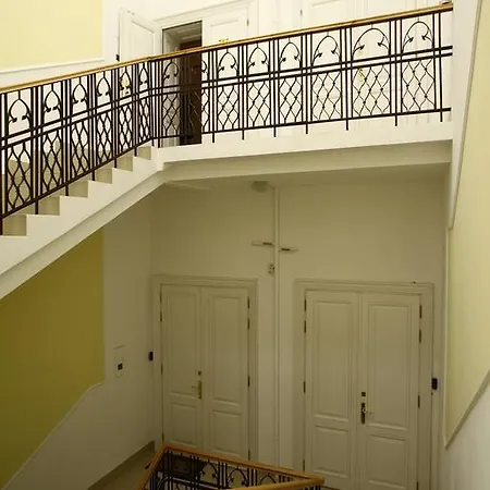 Mini-hotel Under The Roof Ξενοδοχείο *