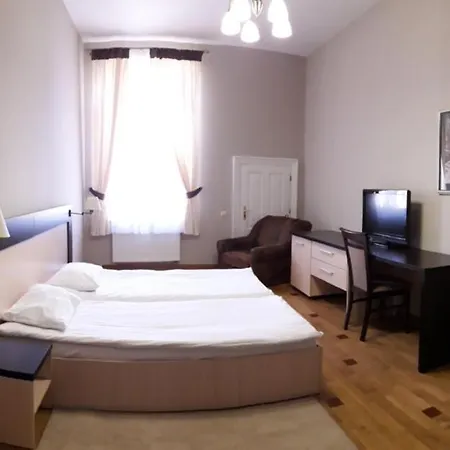 Mini-hotel Under The Roof Hotel *