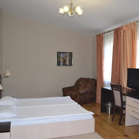 Ξενοδοχείο Mini-hotel Under The Roof