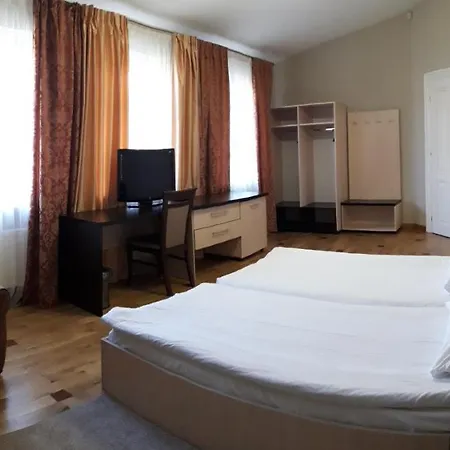 Mini-hotel Under The Roof Λβιβ