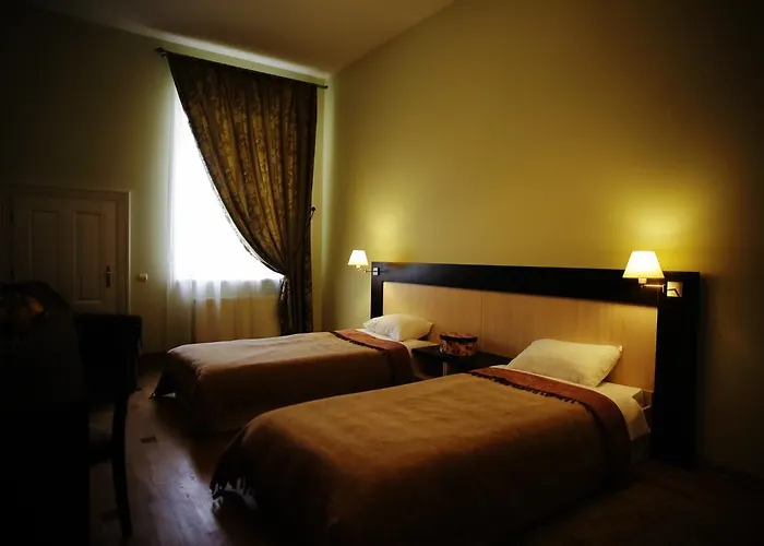 Mini-hotel Under The Roof فندق *