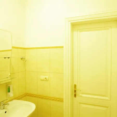 酒店 Mini-hotel Under The Roof 利沃夫